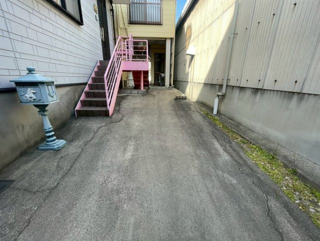 天白貸倉庫の駐車場