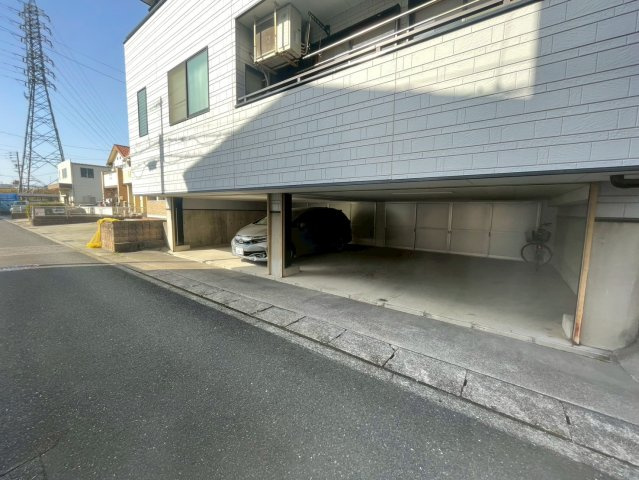 天白貸倉庫の駐車場