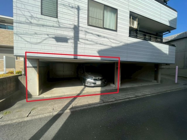 天白貸倉庫の駐車場