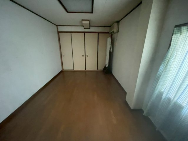 天白貸倉庫の内装