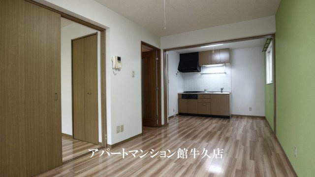 ヒーロー1番館の居間・リビング