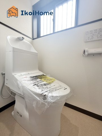 明石市魚住町長坂寺　中古戸建のトイレ|●年中無休：当日予約可●トイレは新調されております。ウォシュレット付きとなっております。