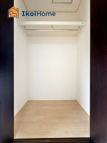 明石市魚住町長坂寺　中古戸建の収納|●年中無休：当日予約可●各部屋収納付！大型収納で収納には困りません！