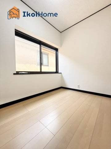 明石市魚住町長坂寺　中古戸建の子供部屋|●年中無休：当日予約可●洋室は広さございますのでお子様の洋室やテレワークスペースなどに最適です。