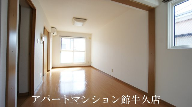 ヒーロー1番館の居間・リビング