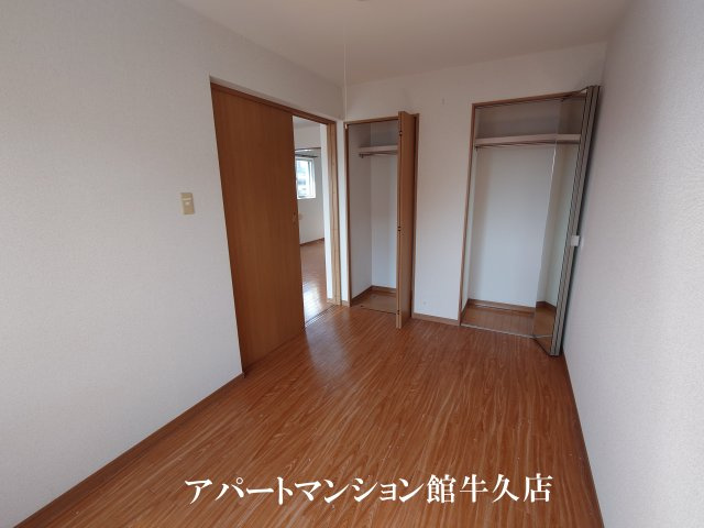 ヒーロー1番館の洋室