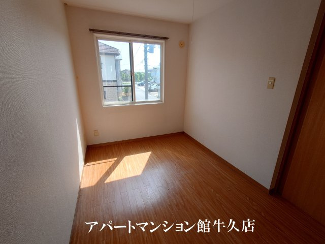 ヒーロー1番館の洋室