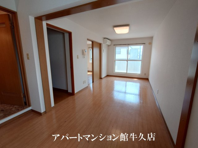 ヒーロー1番館の居間・リビング