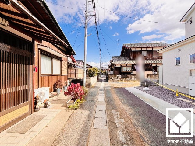 草津市下笠町　24-1期　2号棟の前面道路含む現地写真