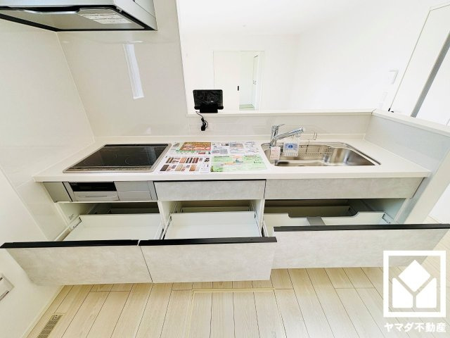 草津市下笠町　24-1期　2号棟のキッチン