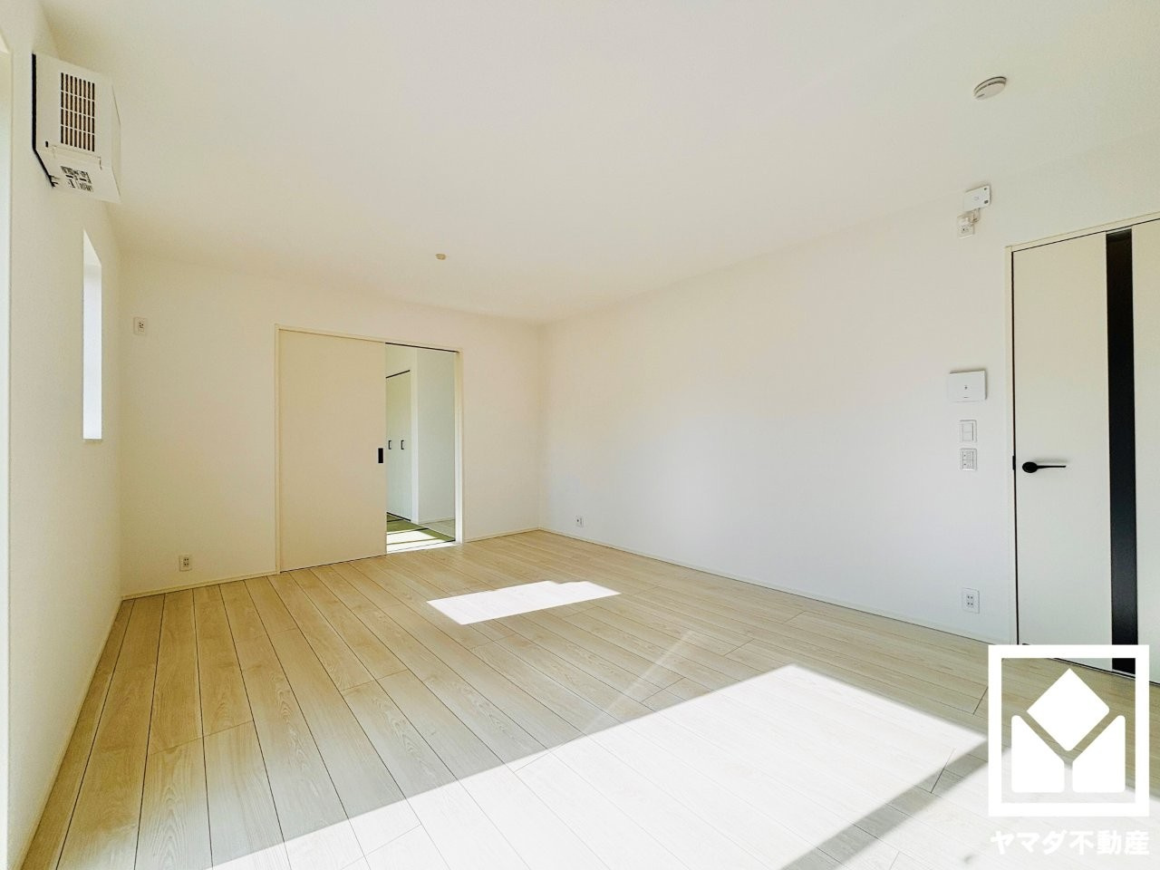 草津市下笠町　24-1期　2号棟の居間・リビング