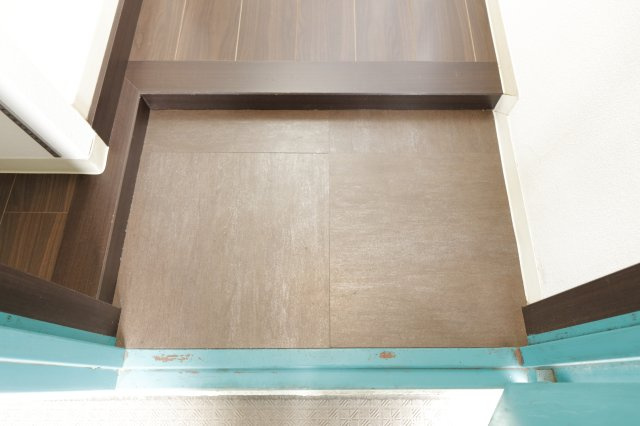 コーポロビンの玄関