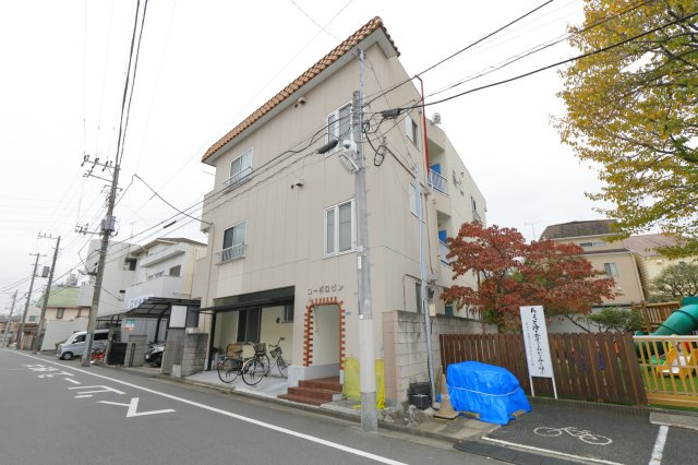 コーポロビンの外観