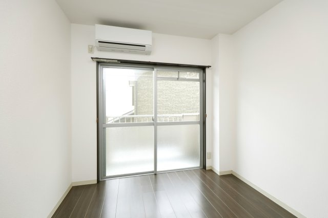 コーポロビンの洋室