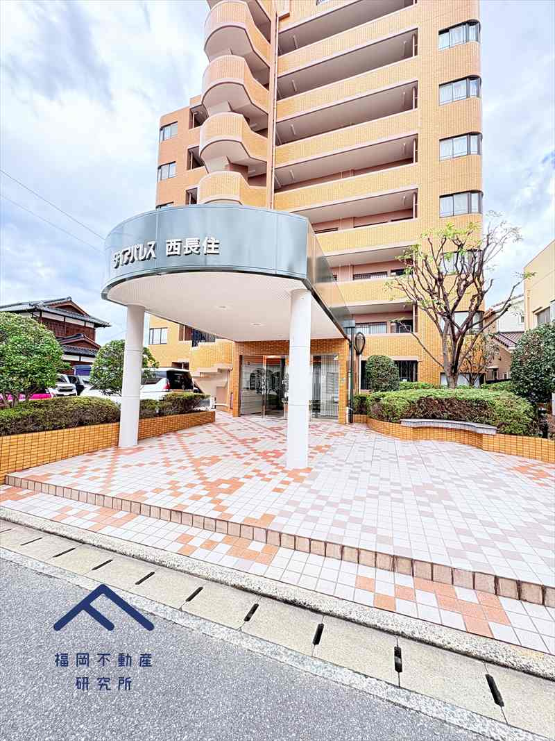 ダイアパレス西長住のエントランス