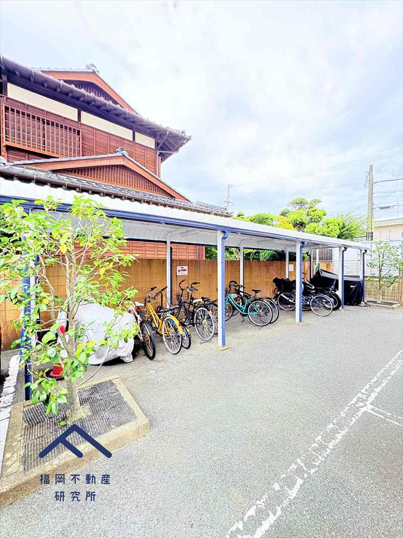 ダイアパレス西長住の駐輪場