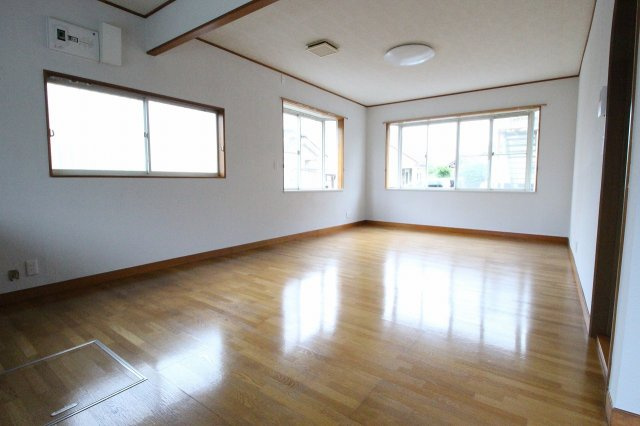 筑西市辻の居間・リビング|キッチン側から見たリビングです、とっても広いです！（2021年7月撮影）