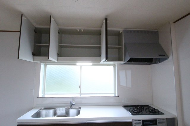 筑西市辻のキッチン|収納力豊富な吊戸棚付いてます！（2021年7月撮影）