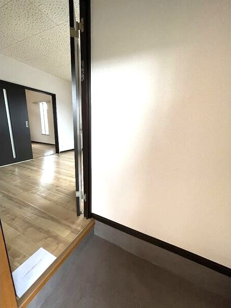 ムーニーコーノスの玄関