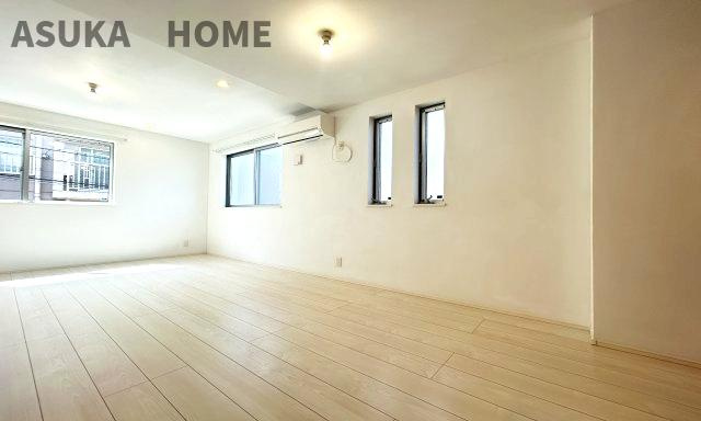 境之谷中古戸建の居間・リビング