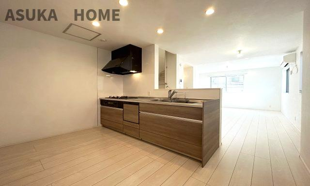 境之谷中古戸建の居間・リビング