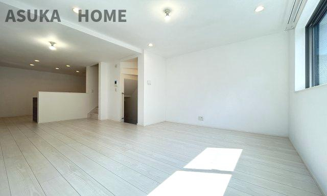 境之谷中古戸建の居間・リビング