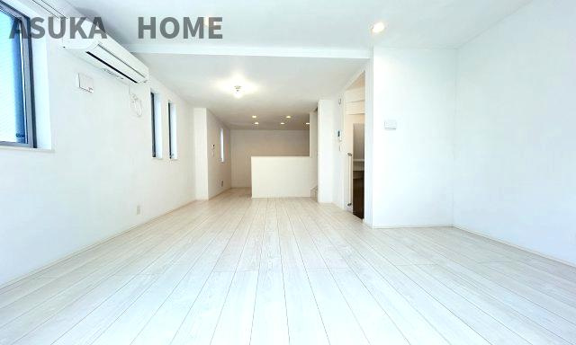 境之谷中古戸建の居間・リビング