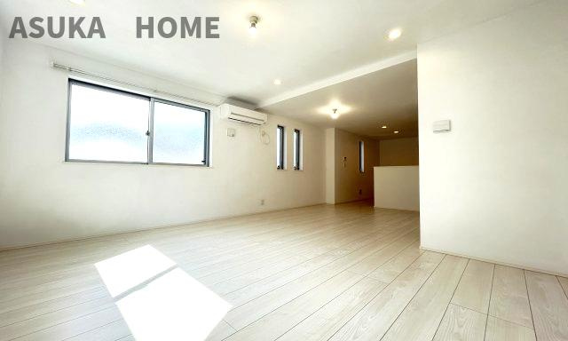 境之谷中古戸建の居間・リビング