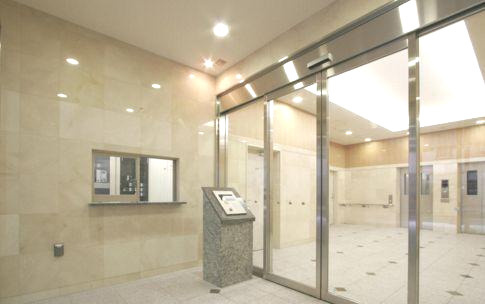 千代田区神田佐久間町４丁目の賃貸マンションのエントランス