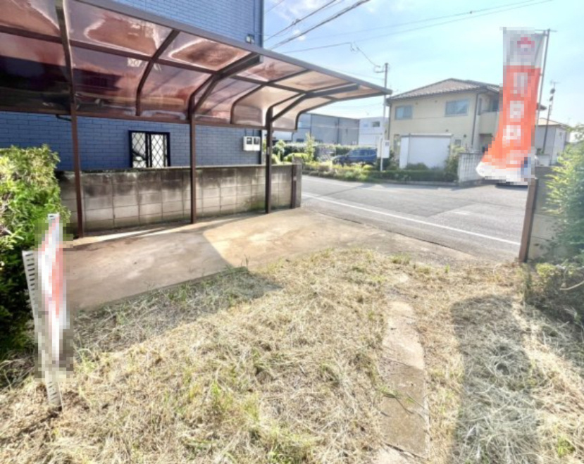 【中古戸建】太田市大原町の庭|■カーポート｜愛車もきちんと守れるカーポート付きです♪