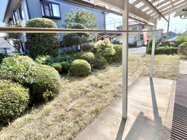 【中古戸建】太田市大原町の庭|■ウッドデッキ｜お庭の部分にはウッドデッキも付いてます♪