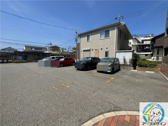 ウィズマークスの駐車場