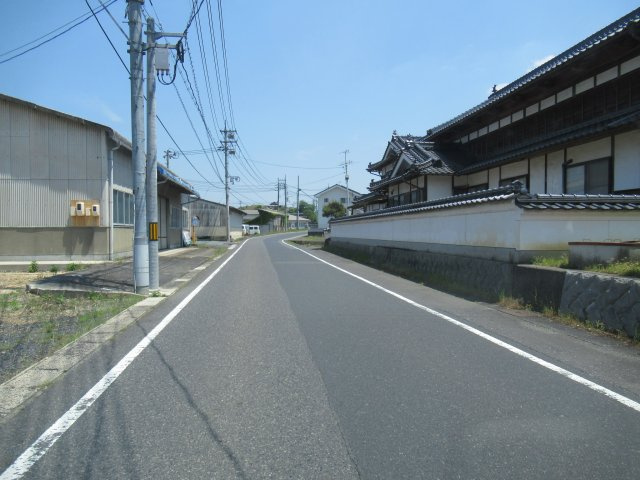 鏡野町　古川　売土地　2,300坪の前面道路含む現地写真