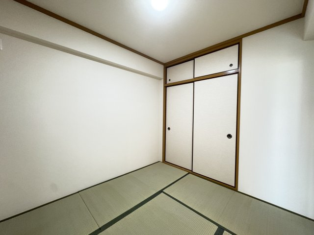 朝日プラザ八木東の和室|和室４.５帖　押入付