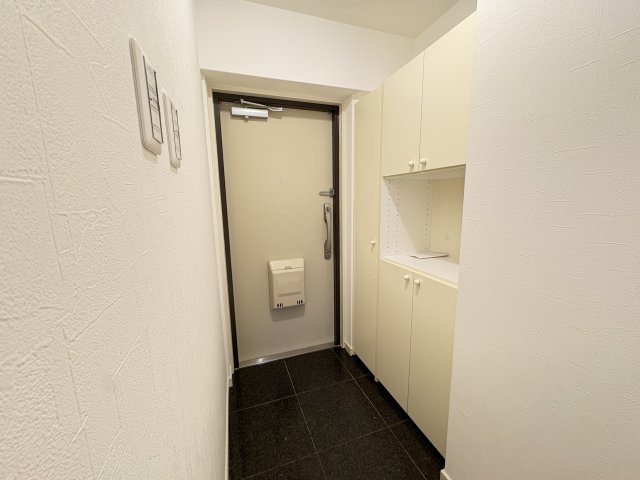 朝日プラザ八木東の玄関|明るく開放的な内玄関