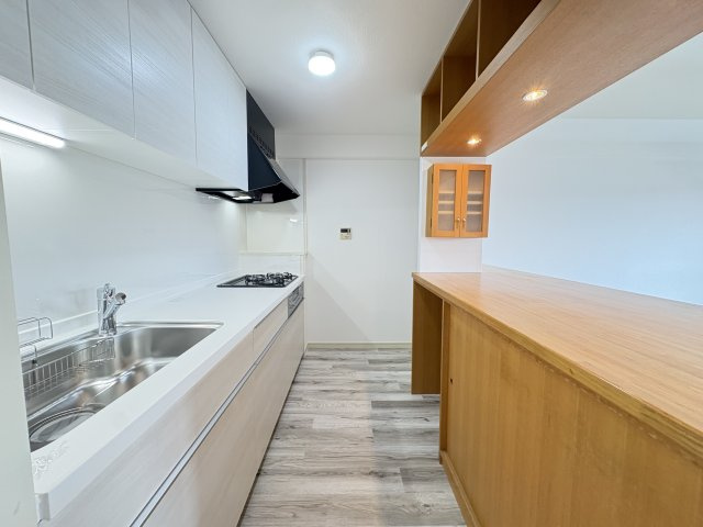 朝日プラザ八木東のキッチン|料理が楽しみになりそうな対面式システムキッチン