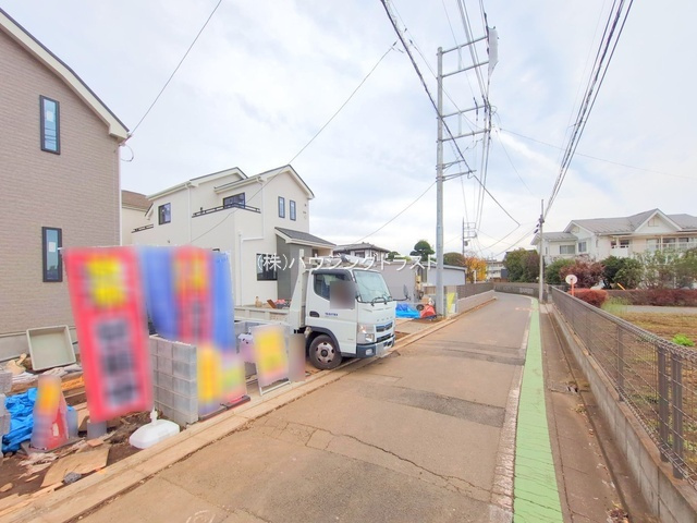 所沢市上新井　新築戸建　全8棟　G号棟の前面道路含む現地写真