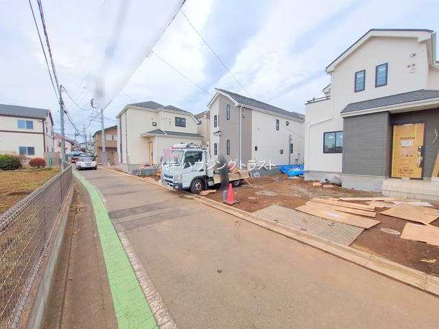 所沢市上新井　新築戸建　全8棟　G号棟の前面道路含む現地写真