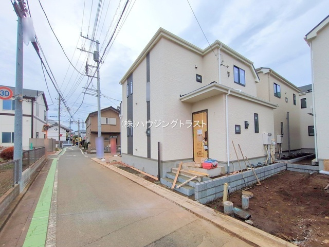 所沢市上新井　新築戸建　全8棟　E号棟の前面道路含む現地写真