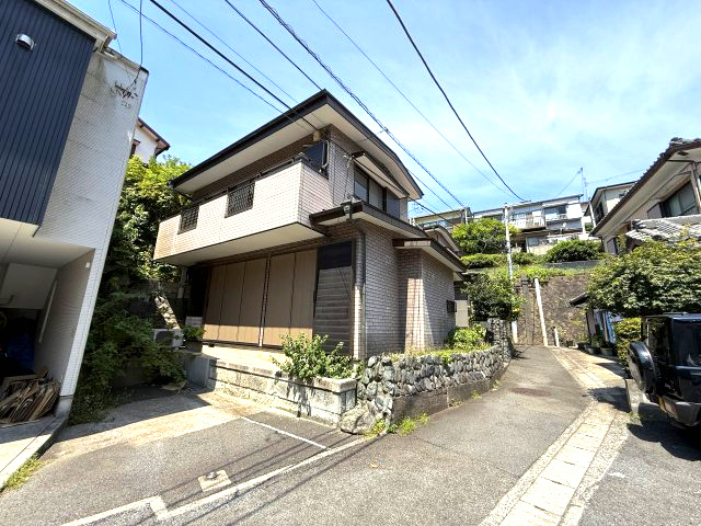 7LDK  陽当良好な戸建の前面道路含む現地写真|前面道路