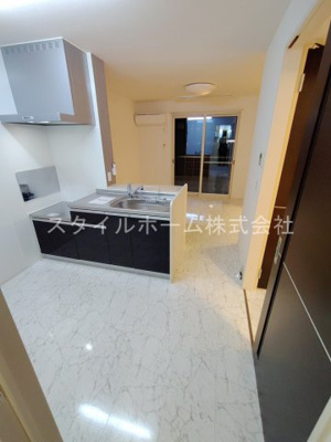 【居間・リビング】 | アヴェク・トワ | 別部屋写真です。