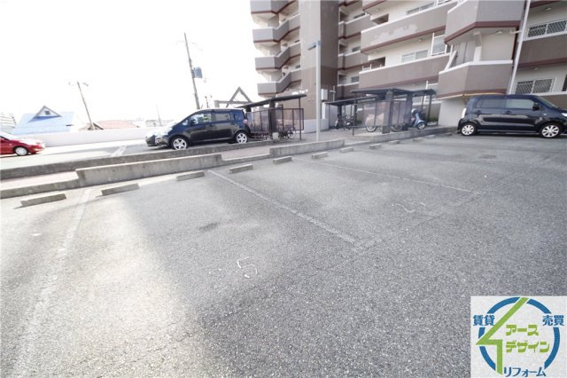 Kilky Way 33の駐車場