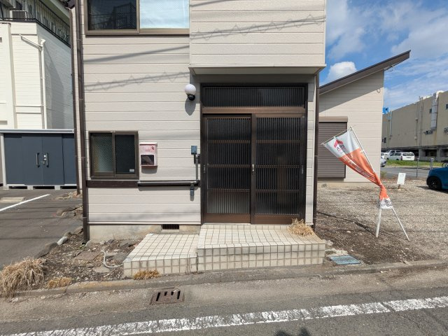 中古戸建　高崎市四ツ屋町の玄関