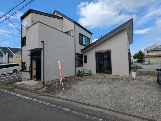 中古戸建　高崎市四ツ屋町の前面道路含む現地写真