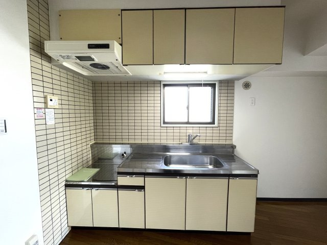 サンロード中浦和Ⅱのキッチン|窓付きです