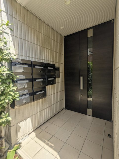 Ｍａｌｌｕｓ　Ｈａｌｌｉａｎａのエントランス|オートロック付きのエントランス