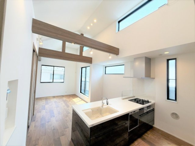 【仲介手数料３９０万円が無料！】■ＬＤＫは豪快な吹抜け天井■プレミアム仕様■４ＬＤＫの画像