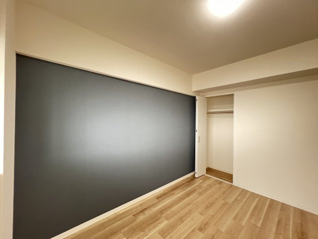 ローレルコート桜井南の寝室|洋室6.4帖