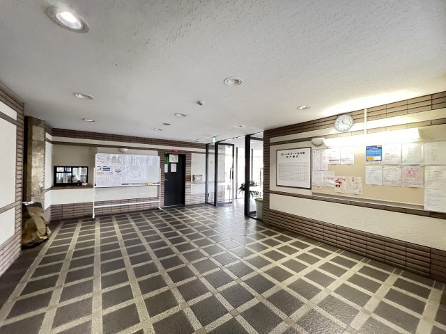 ローレルコート桜井南のエントランス