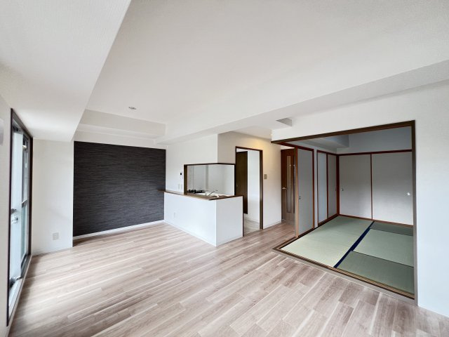 ローレルコート桜井南の居間・リビング|LDK15帖